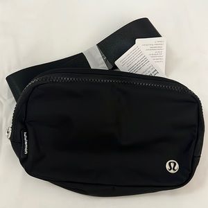 NWT Lululemon Everywhere Belt Bag